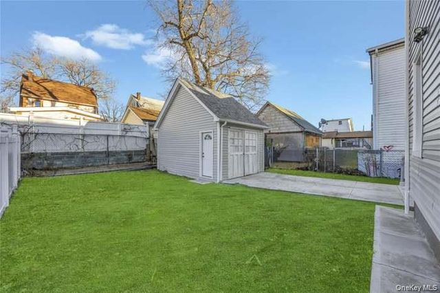 100-35 204th Street, Hollis, NY 11423