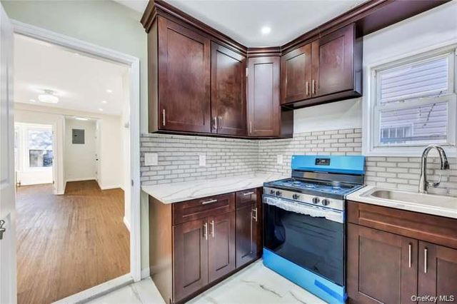 100-35 204th Street, Hollis, NY 11423