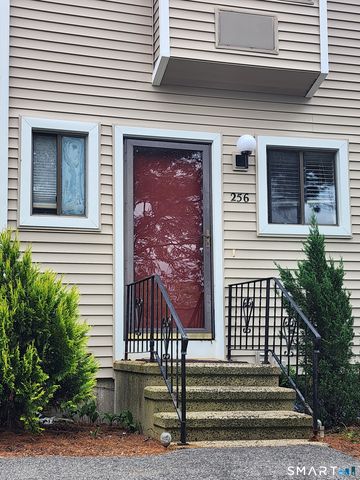 256 Sterling Village 256, Meriden, CT 06450