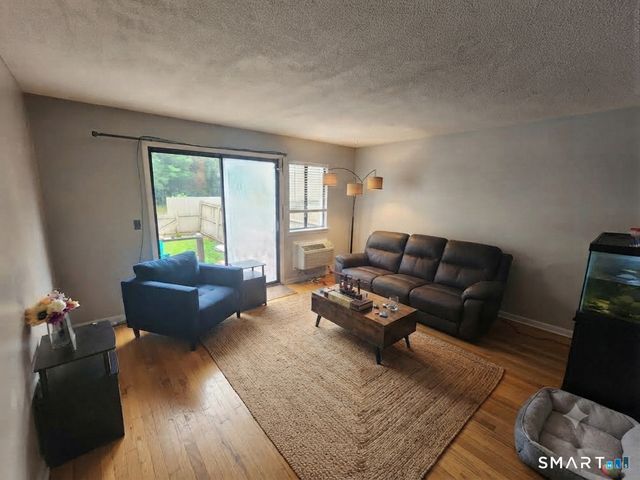 256 Sterling Village 256, Meriden, CT 06450