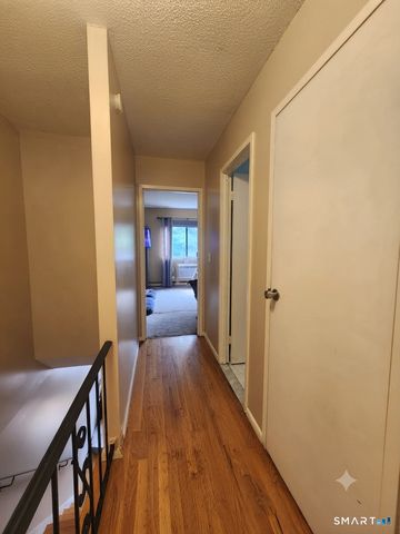 256 Sterling Village 256, Meriden, CT 06450