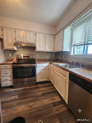 256 Sterling Village 256, Meriden, CT 06450