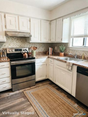 256 Sterling Village 256, Meriden, CT 06450