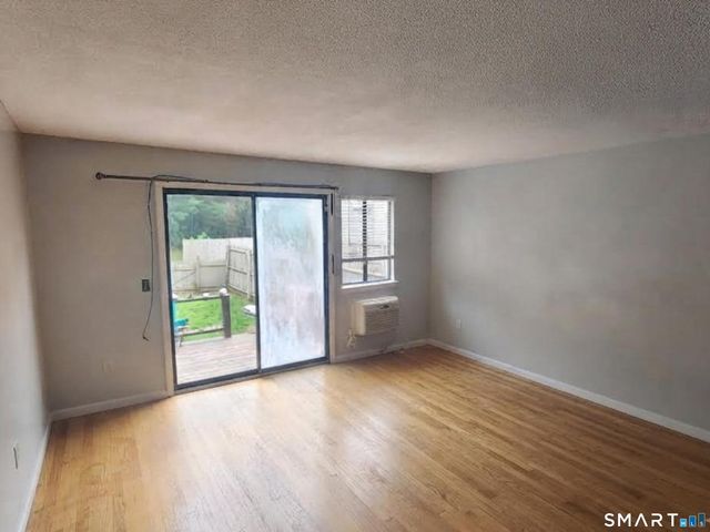 256 Sterling Village 256, Meriden, CT 06450