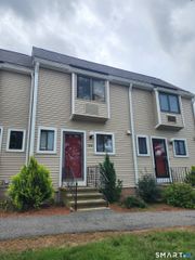 256 Sterling Village 256, Meriden, CT 06450