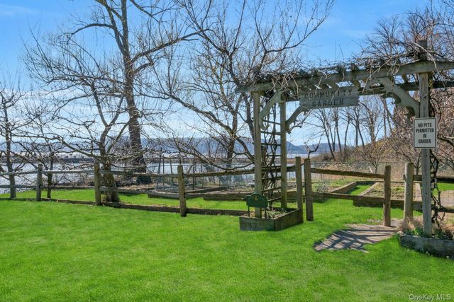 311 Kemeys Cove, Briarcliff Manor, NY 10510