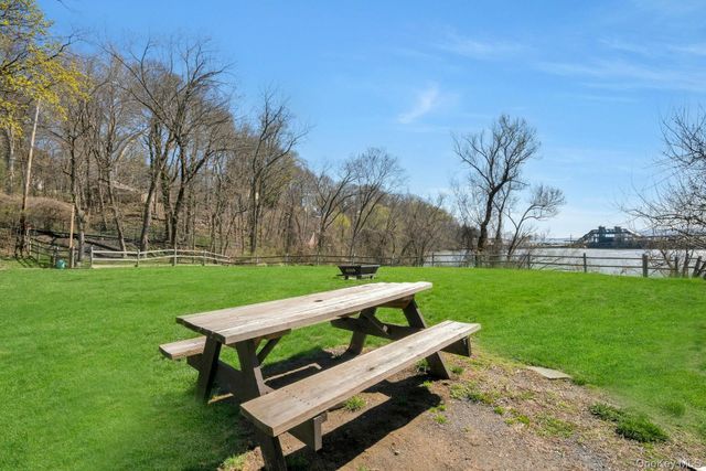 311 Kemeys Cove, Briarcliff Manor, NY 10510
