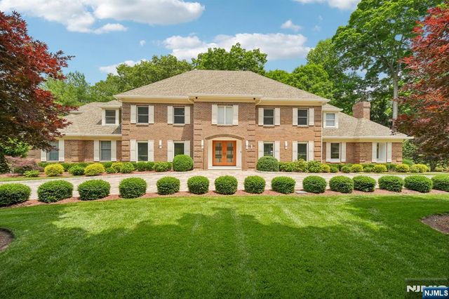 807 Sussex Road, Franklin Lakes, NJ 07417