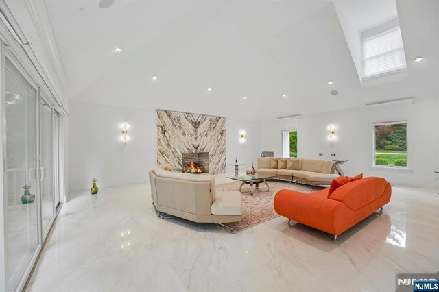807 Sussex Road, Franklin Lakes, NJ 07417