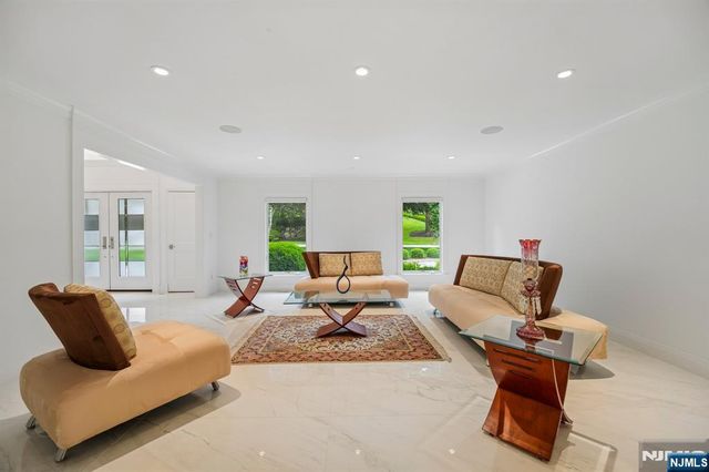 807 Sussex Road, Franklin Lakes, NJ 07417