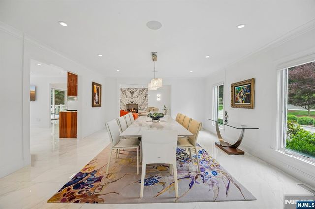807 Sussex Road, Franklin Lakes, NJ 07417