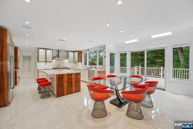 807 Sussex Road, Franklin Lakes, NJ 07417