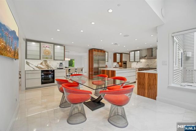 807 Sussex Road, Franklin Lakes, NJ 07417