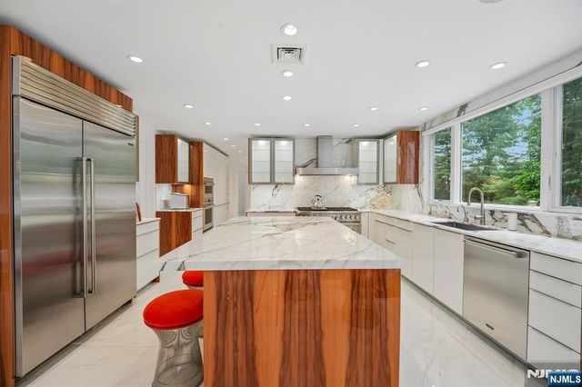 807 Sussex Road, Franklin Lakes, NJ 07417
