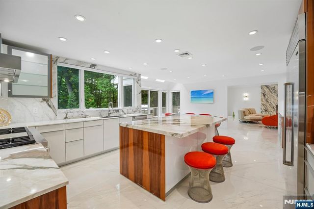 807 Sussex Road, Franklin Lakes, NJ 07417