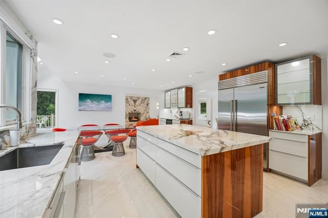 807 Sussex Road, Franklin Lakes, NJ 07417
