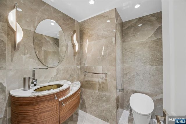 807 Sussex Road, Franklin Lakes, NJ 07417