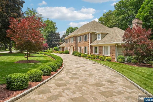 807 Sussex Road, Franklin Lakes, NJ 07417
