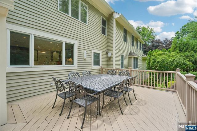 807 Sussex Road, Franklin Lakes, NJ 07417