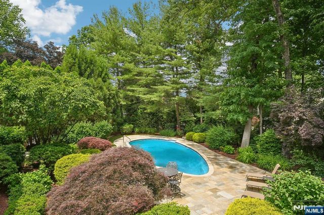 807 Sussex Road, Franklin Lakes, NJ 07417