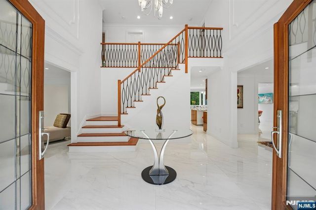 807 Sussex Road, Franklin Lakes, NJ 07417