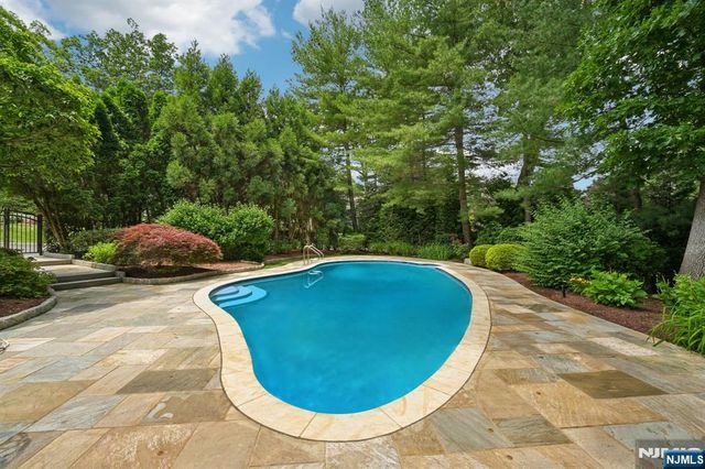 807 Sussex Road, Franklin Lakes, NJ 07417