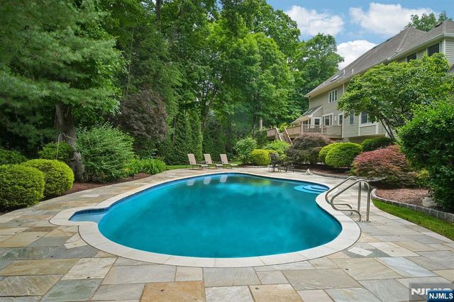 807 Sussex Road, Franklin Lakes, NJ 07417