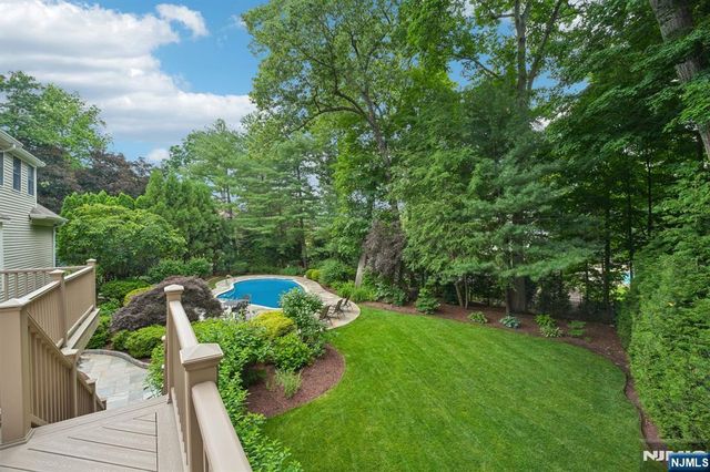 807 Sussex Road, Franklin Lakes, NJ 07417