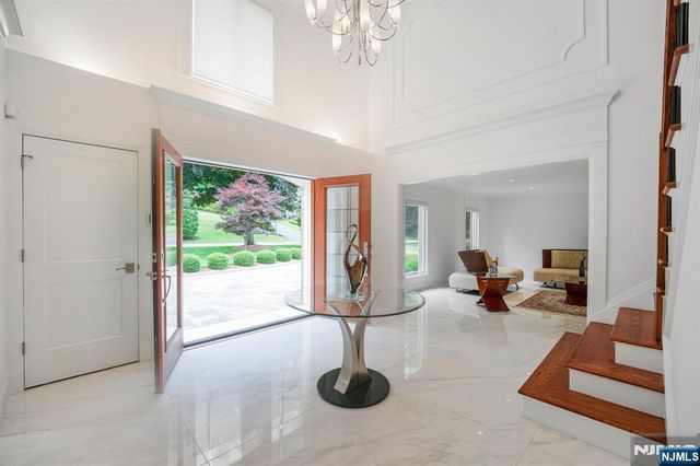 807 Sussex Road, Franklin Lakes, NJ 07417