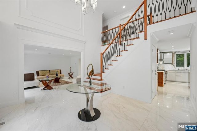 807 Sussex Road, Franklin Lakes, NJ 07417