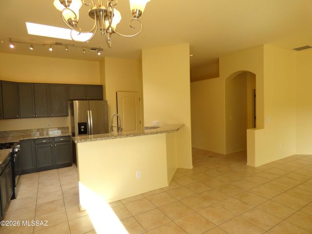 8450 N Sunny Rock Ridge Drive, Tucson, AZ 85743