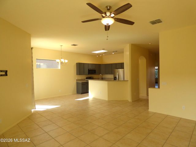 8450 N Sunny Rock Ridge Drive, Tucson, AZ 85743