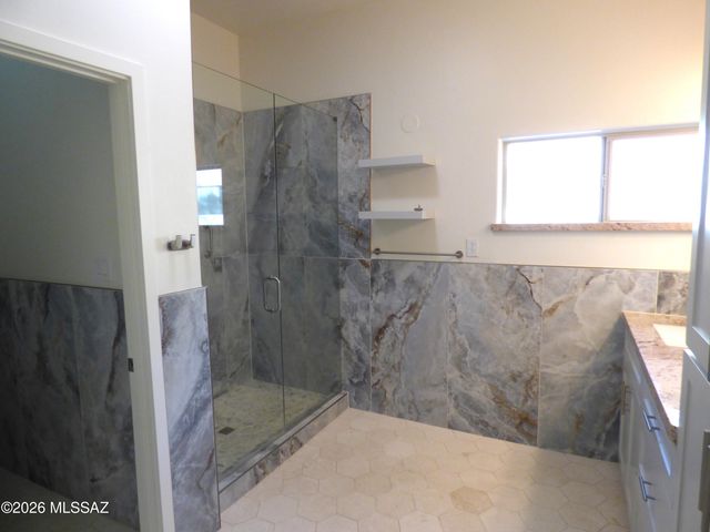 8450 N Sunny Rock Ridge Drive, Tucson, AZ 85743