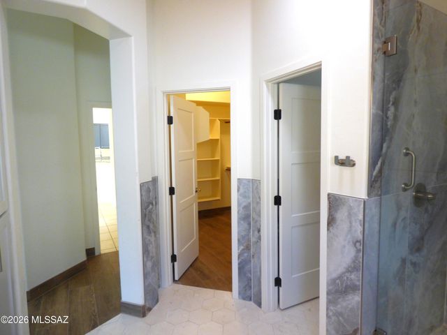 8450 N Sunny Rock Ridge Drive, Tucson, AZ 85743