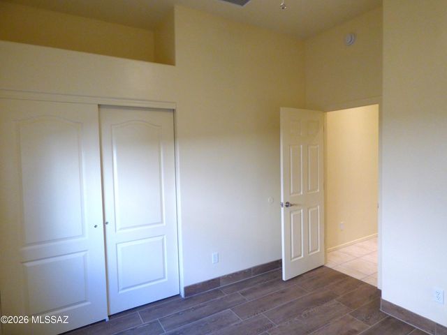 8450 N Sunny Rock Ridge Drive, Tucson, AZ 85743