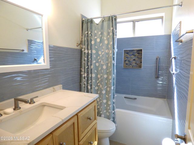 8450 N Sunny Rock Ridge Drive, Tucson, AZ 85743