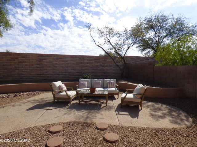 8450 N Sunny Rock Ridge Drive, Tucson, AZ 85743