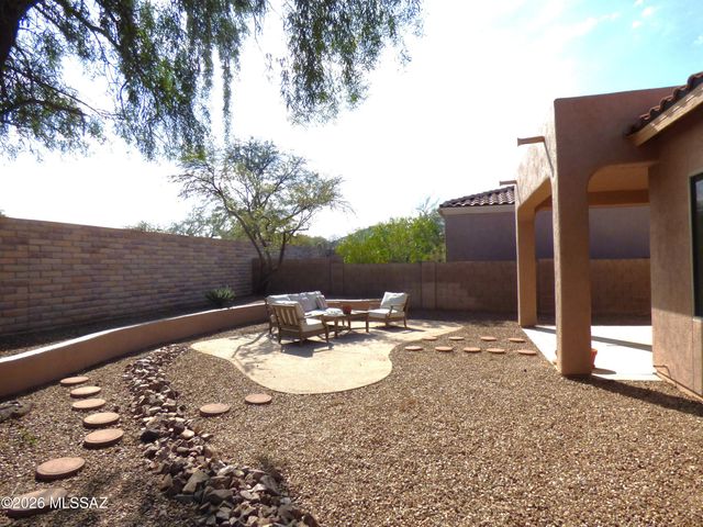 8450 N Sunny Rock Ridge Drive, Tucson, AZ 85743