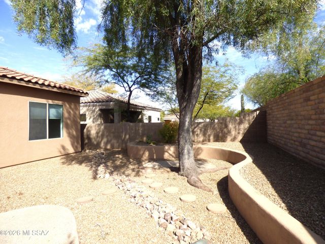 8450 N Sunny Rock Ridge Drive, Tucson, AZ 85743