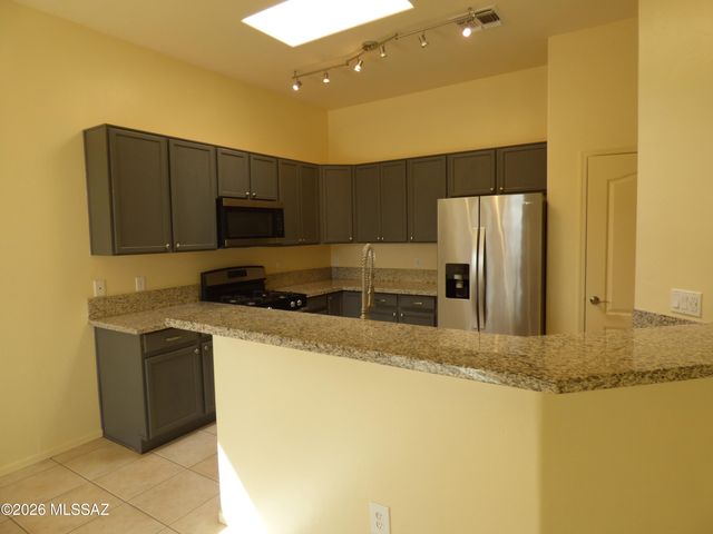 8450 N Sunny Rock Ridge Drive, Tucson, AZ 85743