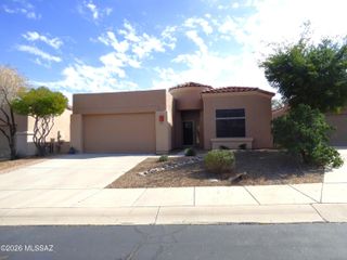8450 N Sunny Rock Ridge Drive, Tucson, AZ 85743
