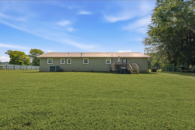 215 Old Huntsville Rd, Fayetteville, TN 37334