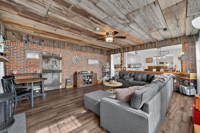 215 Old Huntsville Rd, Fayetteville, TN 37334