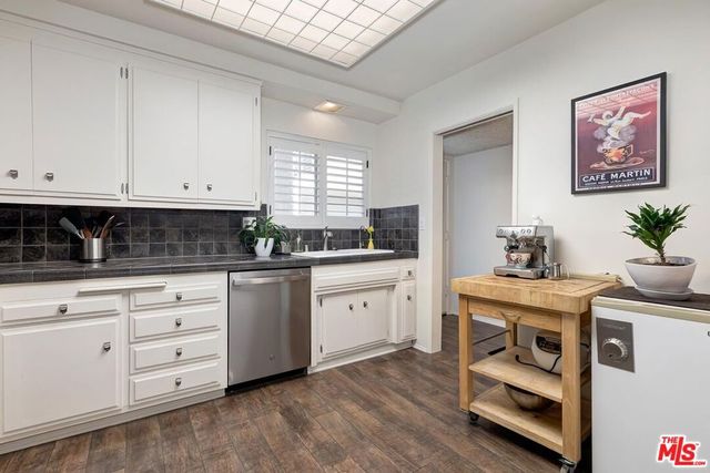 4445 Cartwright Avenue 310, Toluca Lake, CA 91602