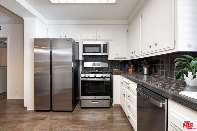 4445 Cartwright Avenue 310, Toluca Lake, CA 91602