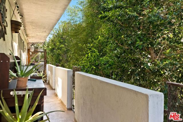 4445 Cartwright Avenue 310, Toluca Lake, CA 91602