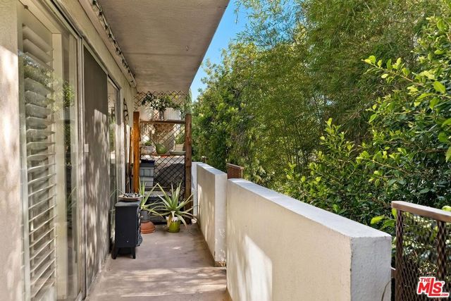4445 Cartwright Avenue 310, Toluca Lake, CA 91602