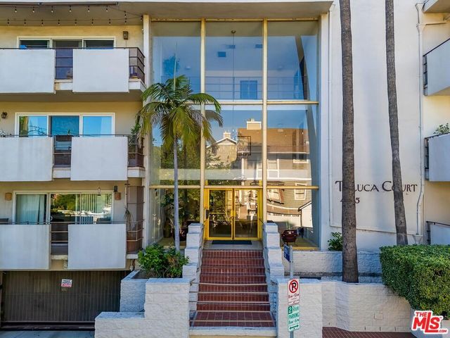 4445 Cartwright Avenue 310, Toluca Lake, CA 91602