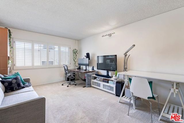 4445 Cartwright Avenue 310, Toluca Lake, CA 91602