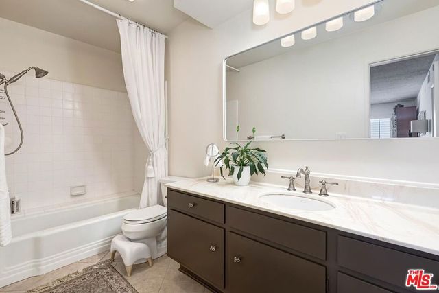 4445 Cartwright Avenue 310, Toluca Lake, CA 91602